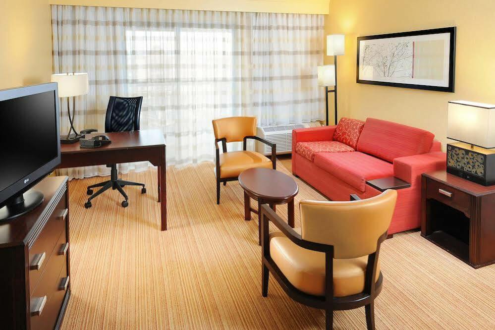 Courtyard By Marriott Oklahoma City Northwest Exterior photo